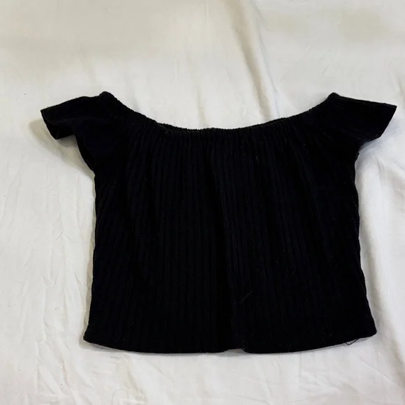 Black Off-Shoulder Ribbed Top - Picture 2 of 2